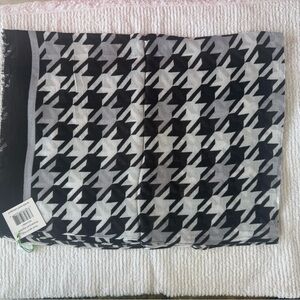 Vera Bradley Soft fringe scarf Midnight Houndstooth